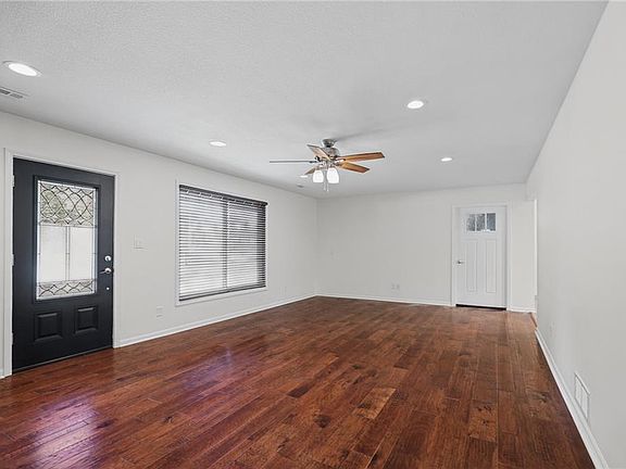 5th image of 303 SW Pryor Rd