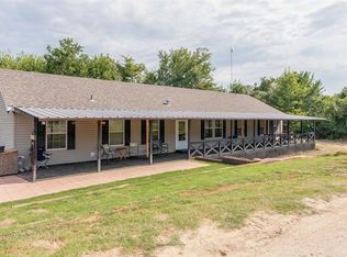 404 Cowboys Ln, Springtown, TX 76082