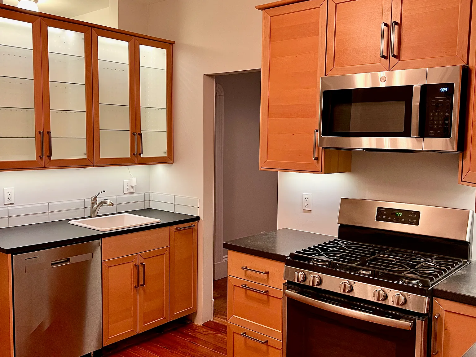 1 bed, 735 sqft, $2,800 — Photo 4
