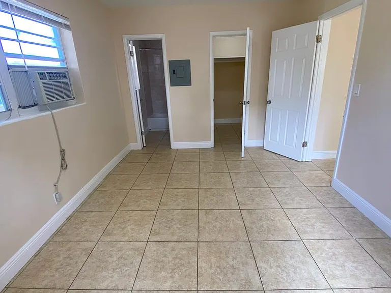 4820 Maine St — Photo 13