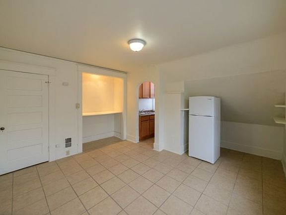 2nd image of 224 N 24th St APT 5
