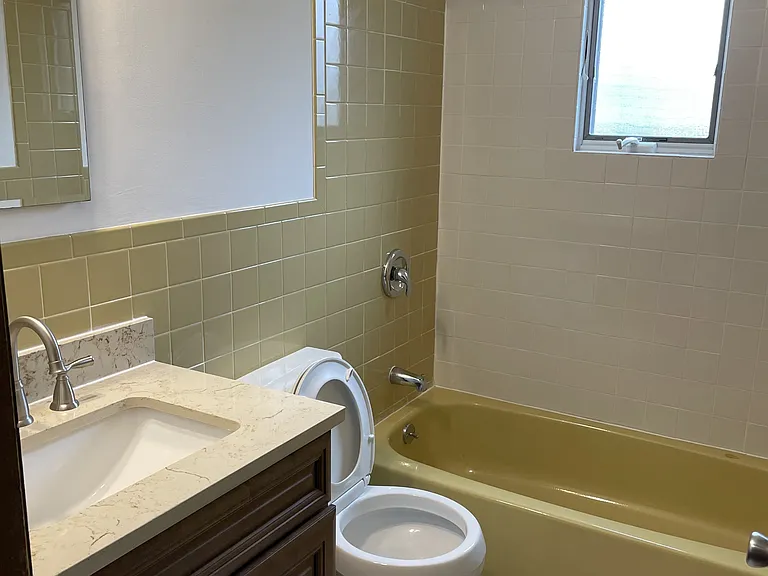 Bathroom [Actual unit may vary]
