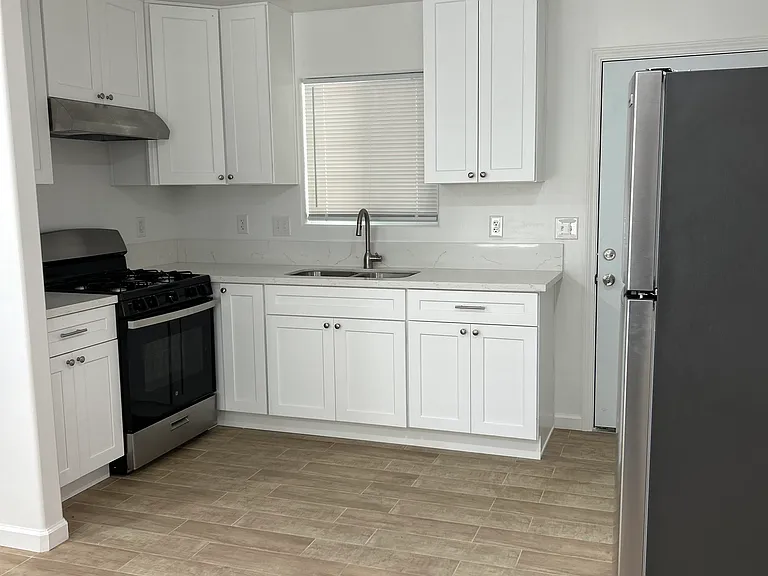 529 N College Dr #B — Photo 2