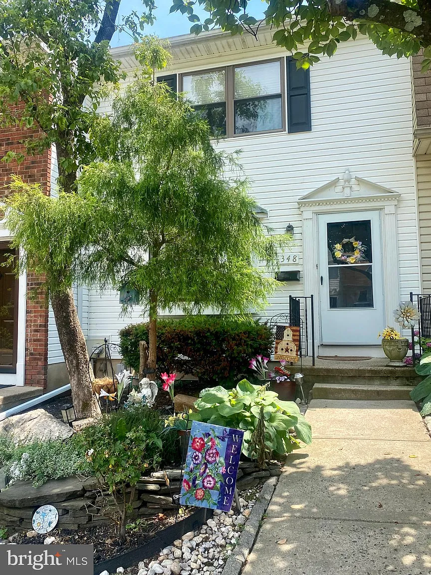 348 Dartmouth Ct photo 1