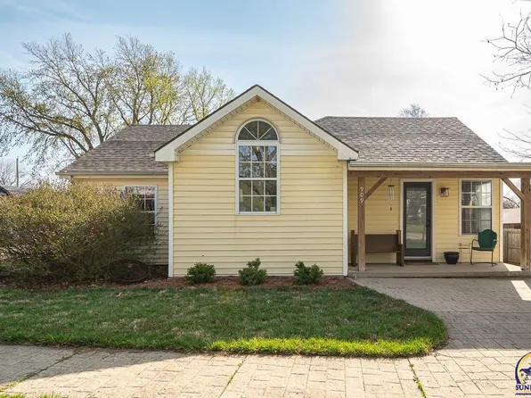 909 Liberty St, Oskaloosa, KS 66066