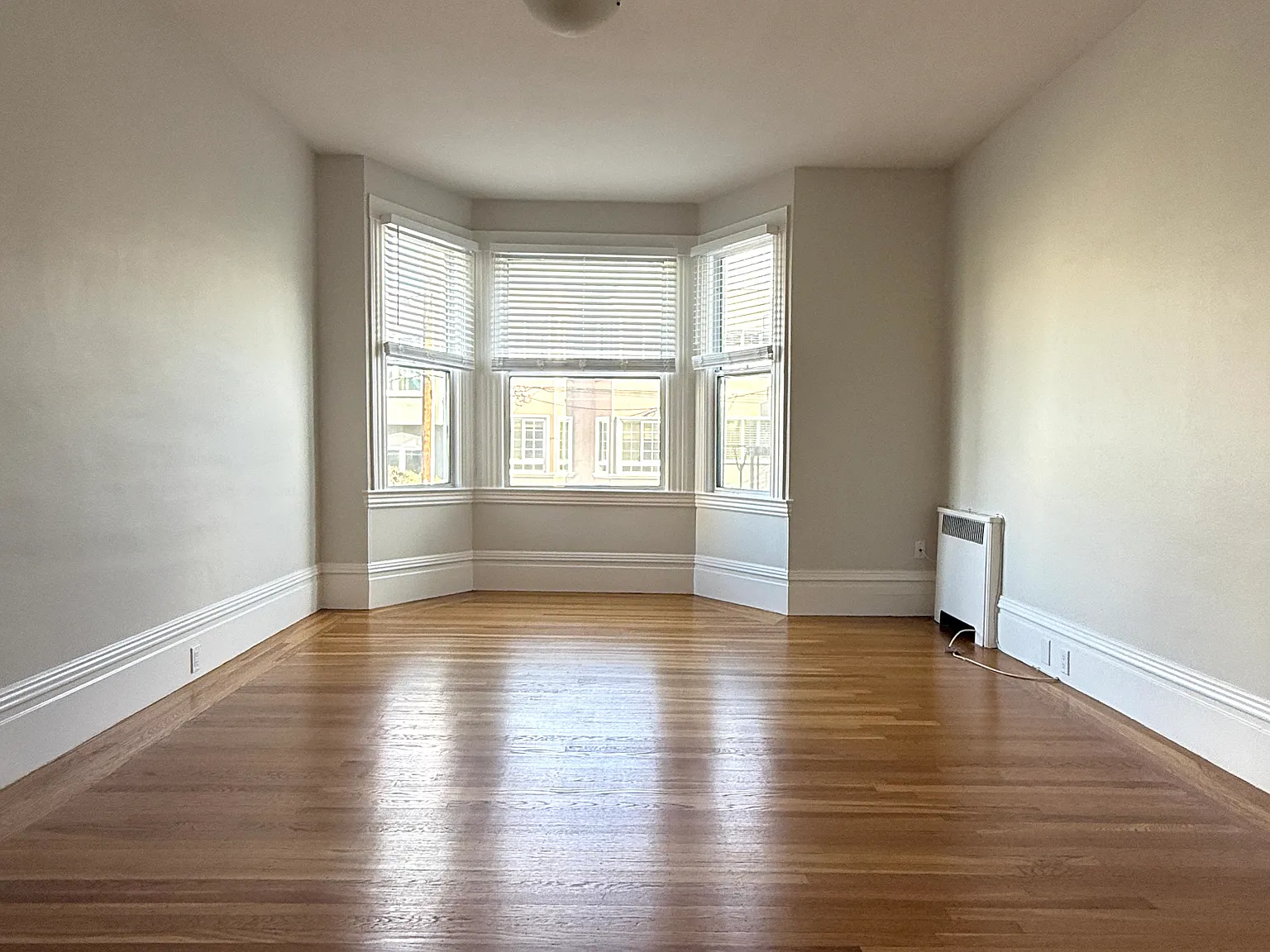1 bed, 1.5 bath, 775 sqft, $5,300 — Photo 2