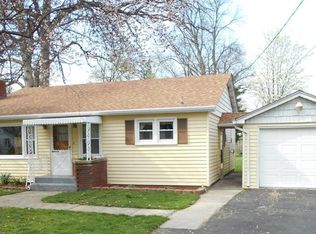 1235 Woodland Dr, Lowell, IN 46356