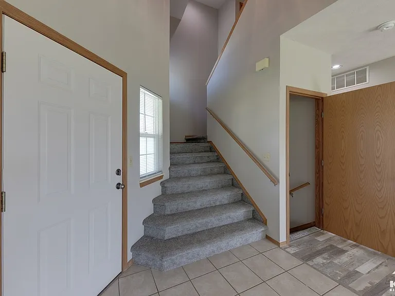513 N Bristol Ct — Photo 10