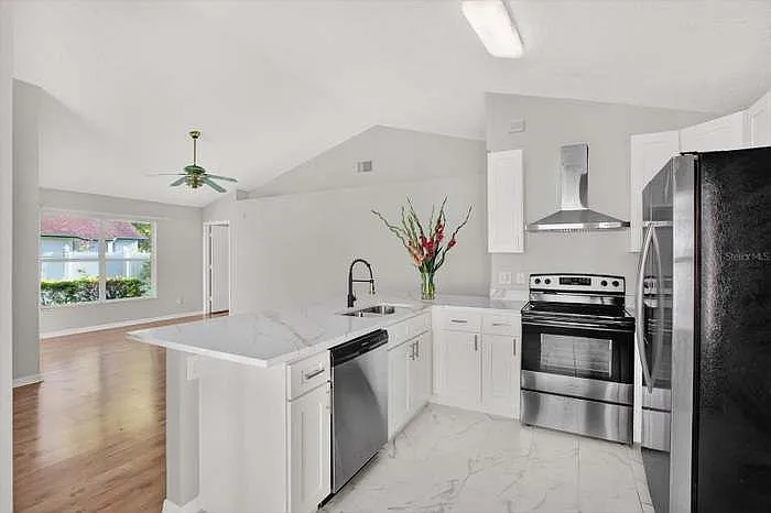 3 bed, 1249 sqft, $2,499 — Photo 4