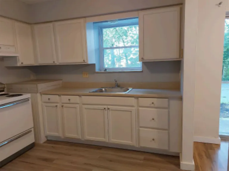 924 Seneca Ct — Photo 4