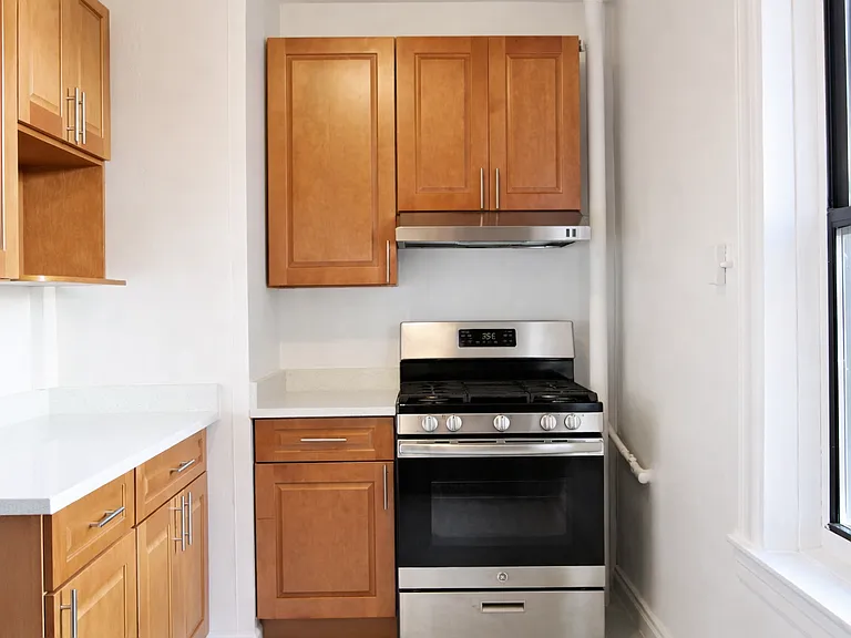 2823 42nd St #D5 — Photo 2