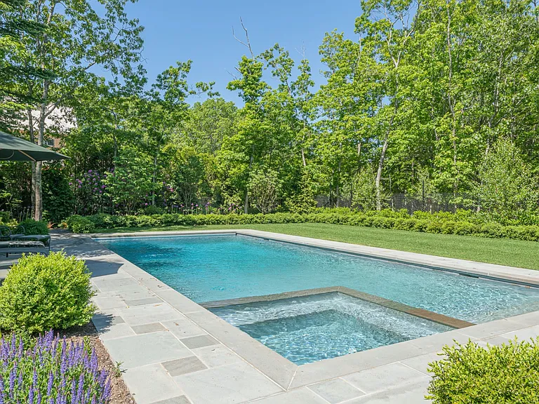 34 Elizabeth Ln — Photo 2