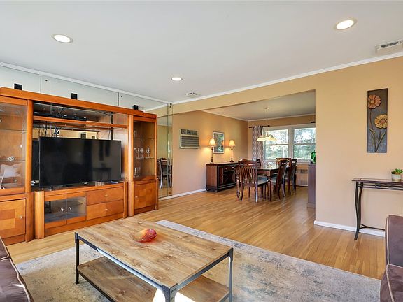 5th image of 21 Elmwood Ct