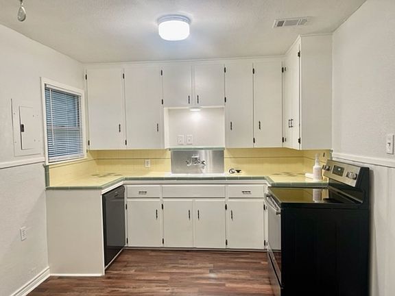 2nd image of 3760 Kris St