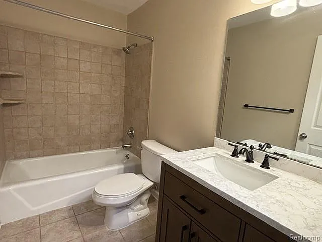 433 Fox Hills Dr S — Photo 9