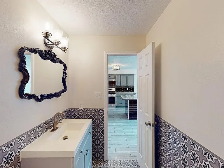 Sleek, Contemporary Efficiency - Live El Campo on Route 66! — Photo 17