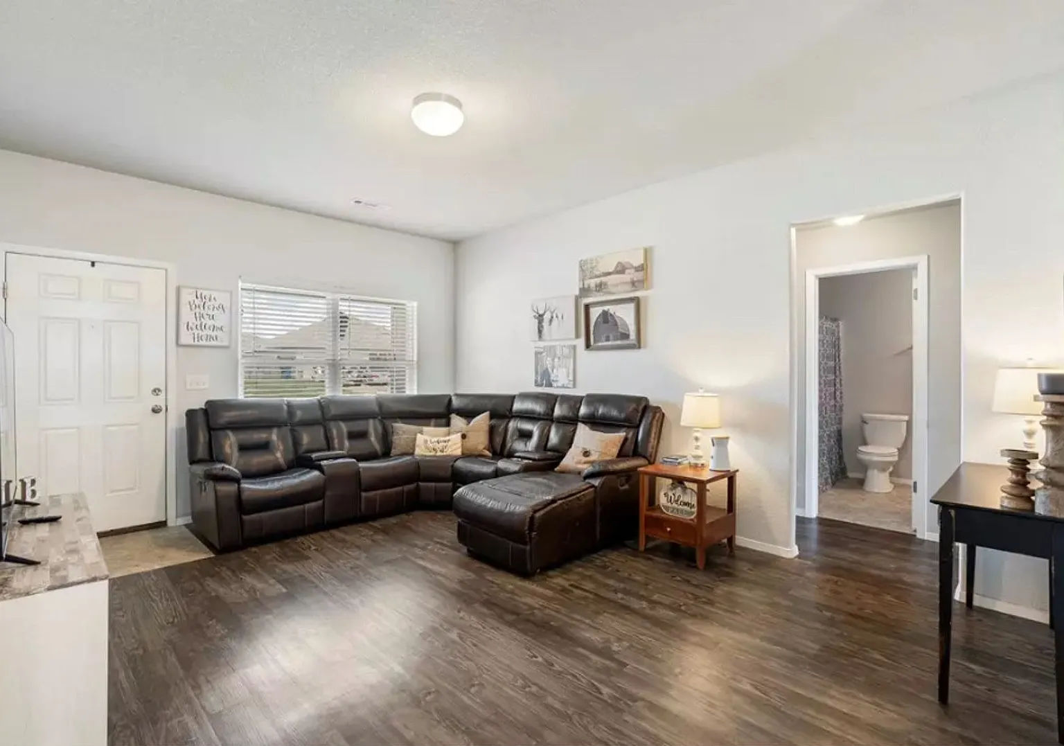 Wonderful home located in Bentonville's Silver Meadow Subdivision — Photo 2