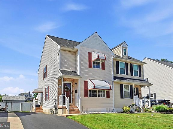 2nd image of 1923 Oak Leaf Ln