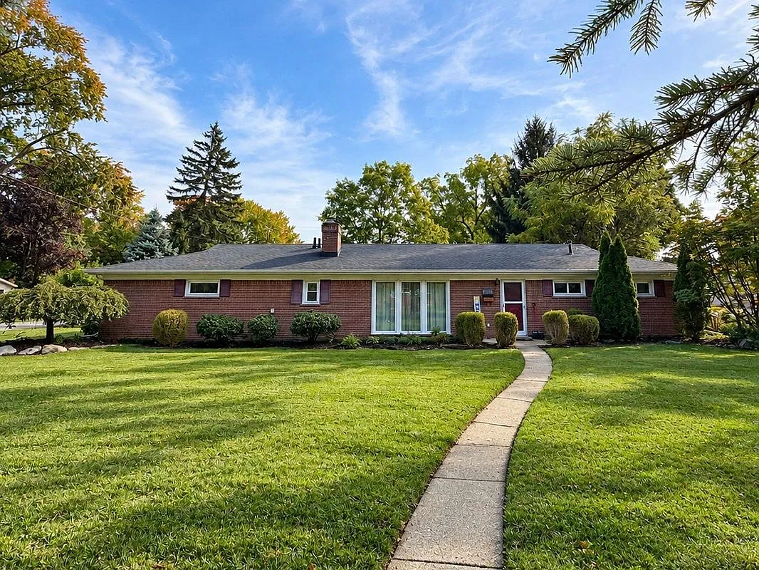 3 bed, 1.5 bath, 1728 sqft, $2,100 — Photo 1