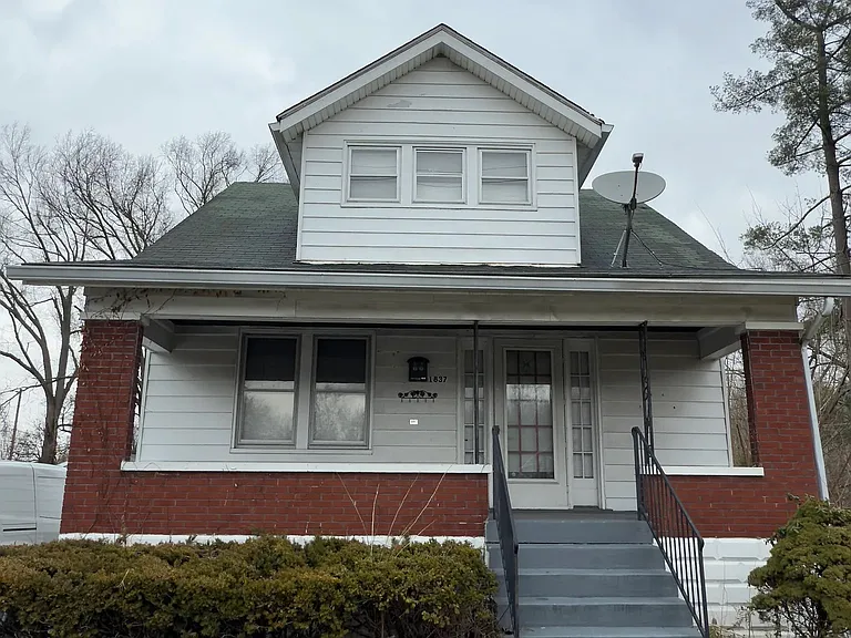 1837 Lower Hunters Trce — Photo 1