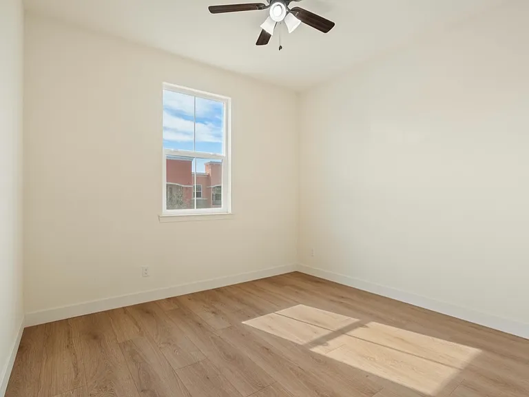 1136 Rothbury Ln — Photo 18