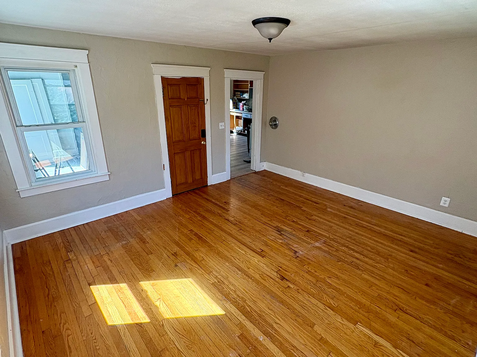 3 bed, 1150 sqft, $2,000 — Photo 2