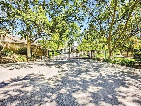 3rd image of 6735 Foxhall Ct