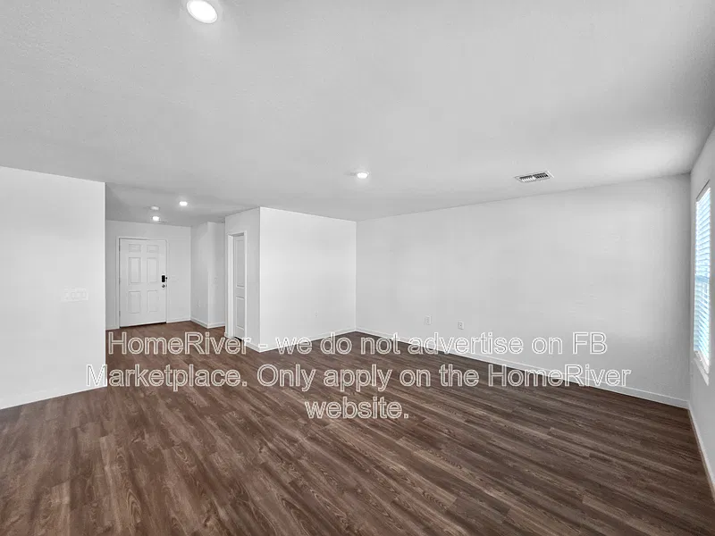 3 bed, 2.0 bath, 1656 sqft, $1,655 — Photo 3