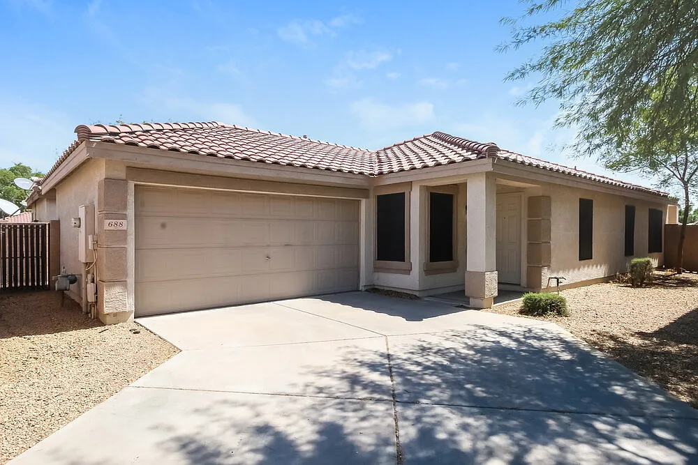 3 bed, 2.0 bath, 1363 sqft, $2,295 — Photo 1