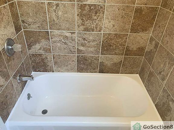 3rd image of 707 W 79th St #1