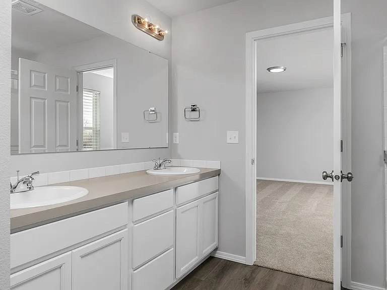 1786 E Kentucky Ave — Photo 15