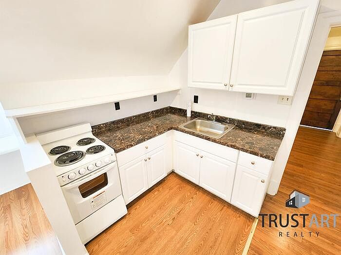 1st image of 1145 Arrott St Floor 3