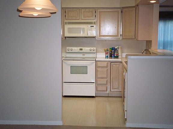 Dining area into kitchen