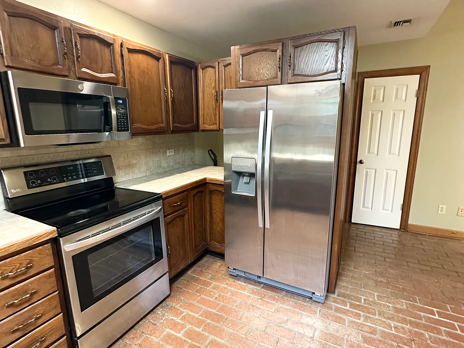 2 bed, 2.5 bath, 1604 sqft, $1,450 — Photo 3