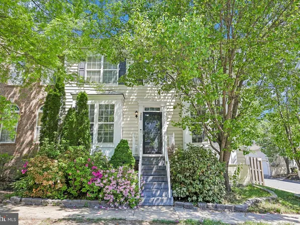 5000 Anchorstone Dr, Woodbridge, VA 22192