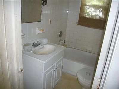 4th image of 4125 Gardendale Ave