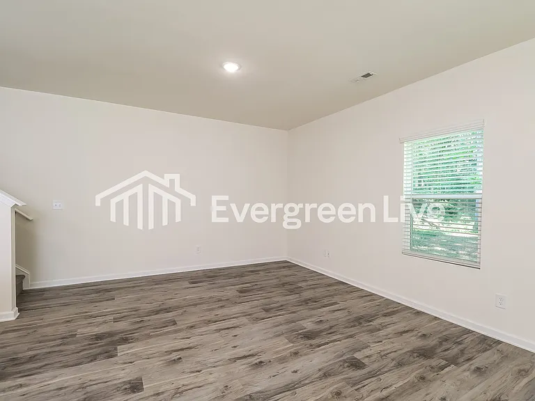 267 E Catawba Ave — Photo 8
