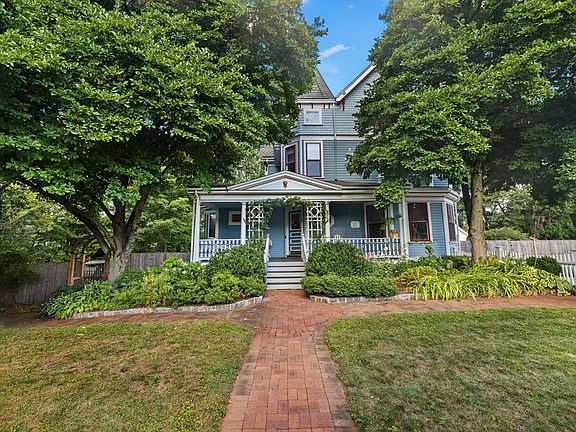 2nd image of 4 Latisquama Rd