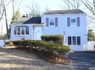 3 Bruce Ln, Kings Park, NY 11754