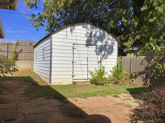 3rd image of 4337 SE 16th St