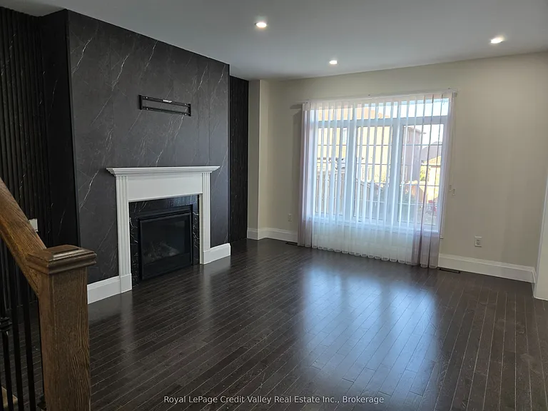 2207 Lozenby St — Photo 2