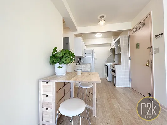 Rented by Realty 2000 Corp | media 17