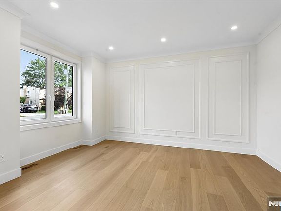 3rd image of 130 Danna Way