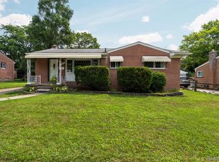 790 Friar Dr, Milford, MI 48381