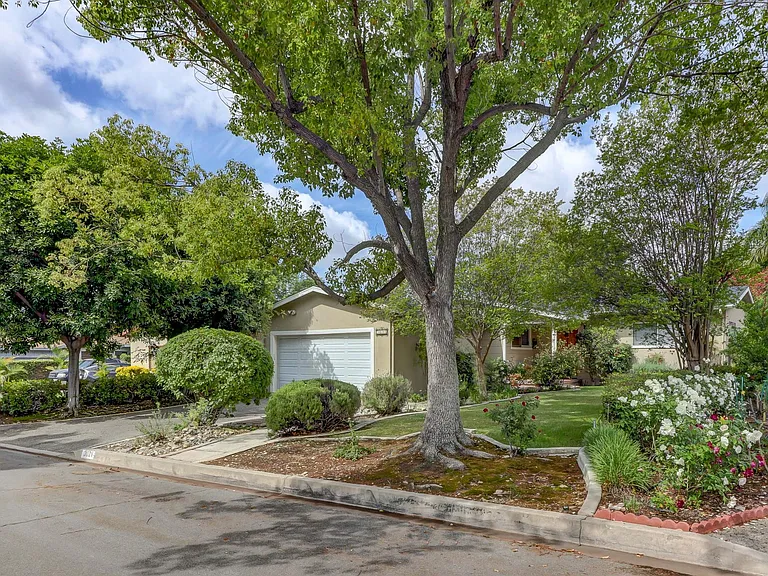 3021 Rhodelia Ave — Photo 1