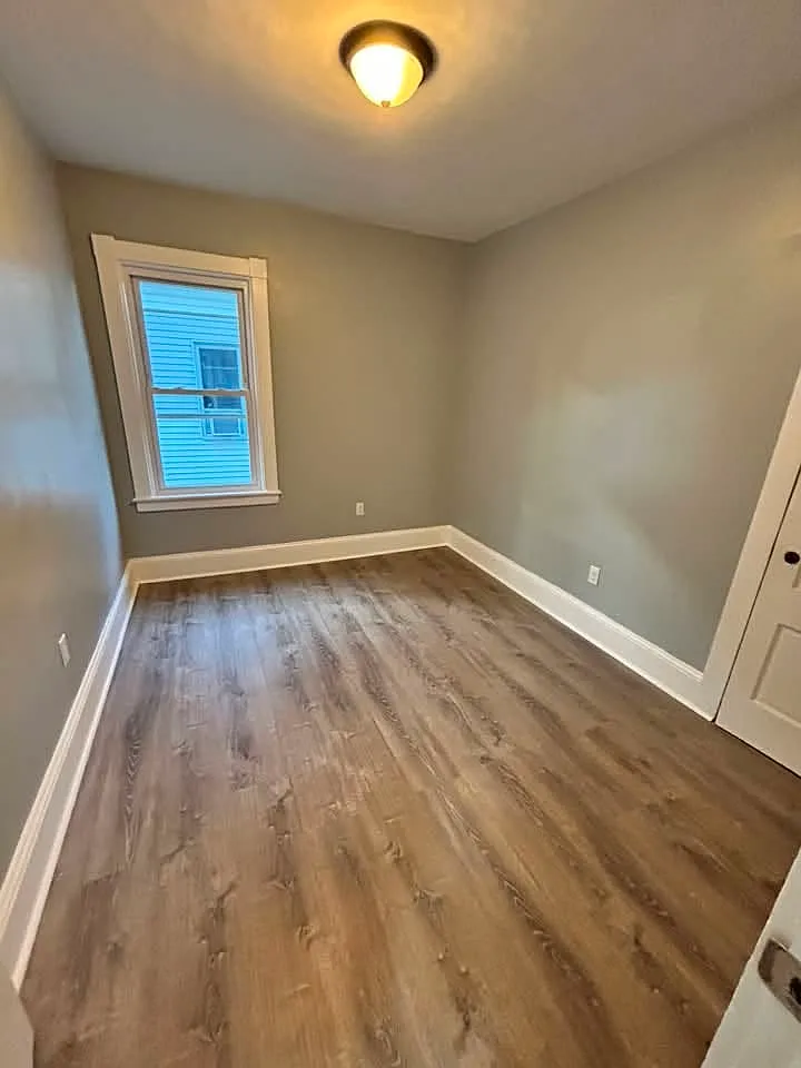 3 bed, 1000 sqft, $1,950 — Photo 3