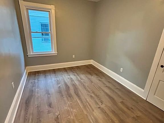 3rd image of 1461 Pleasant St #2