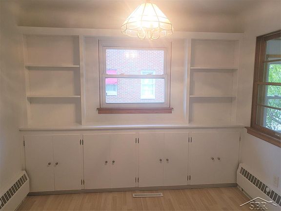 4th image of 3322 Congress St