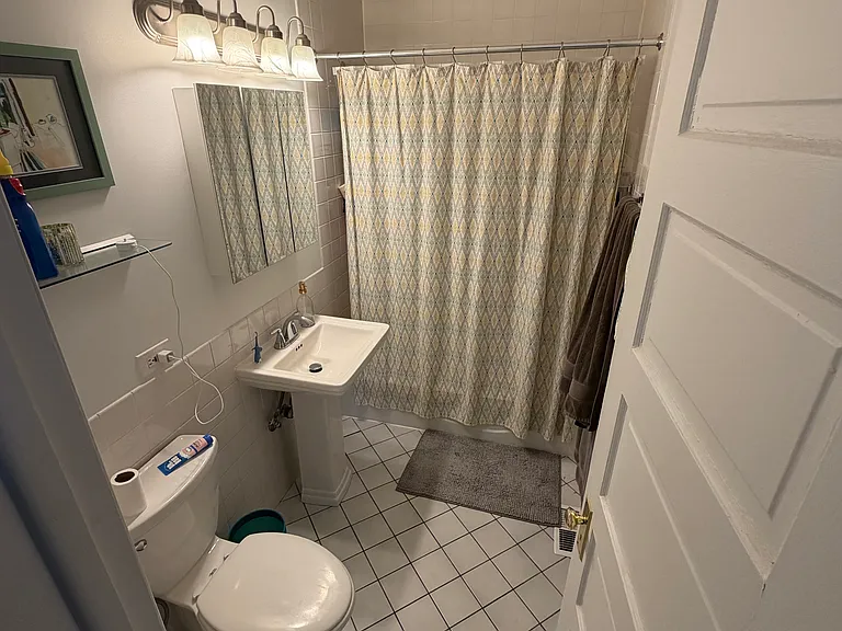 1741 W Byron St #2 — Photo 17