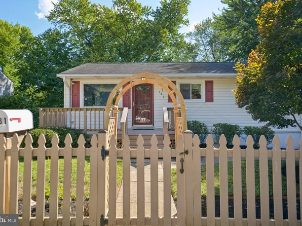 181 Cabbel Dr, Manassas Park, VA 20111